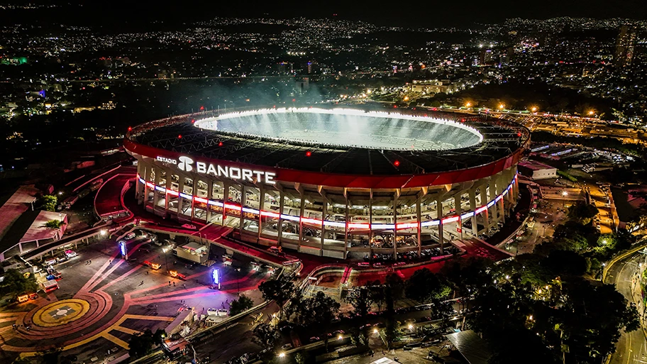 Nächtliche Luftaufnahme des Aztekenstadions in Mexiko-Stadt nach seiner Renovierung im Jahr 2026.
